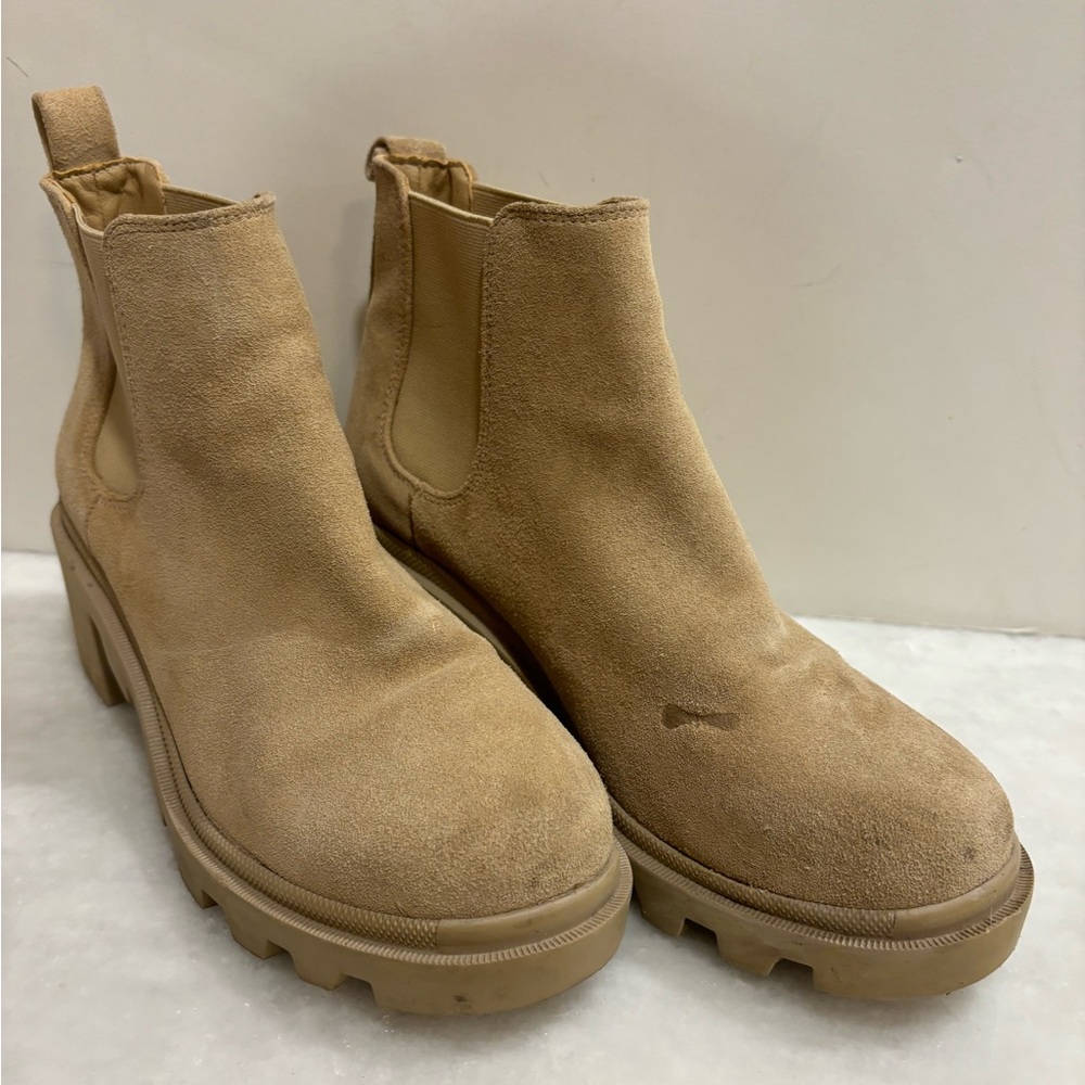 Steve Madden Howler boot in sand suede size 9